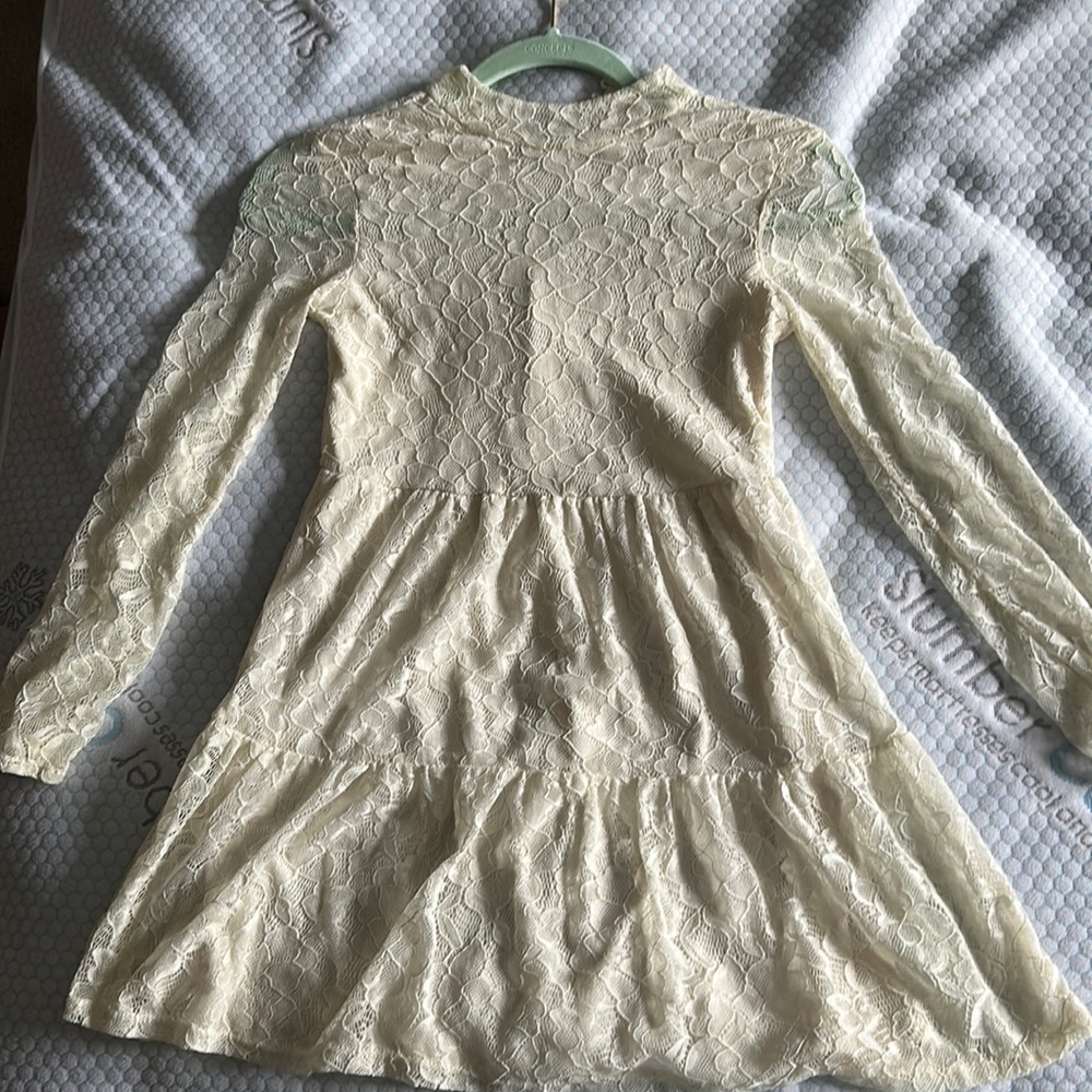 This is an Art class dress for kids size 7-8.